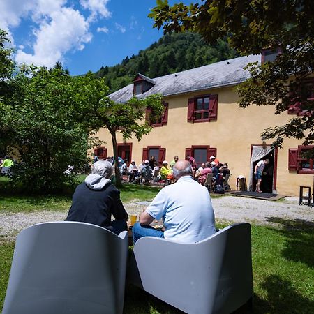 Gite Auberge Les Cascades Ла-Монжи Экстерьер фото