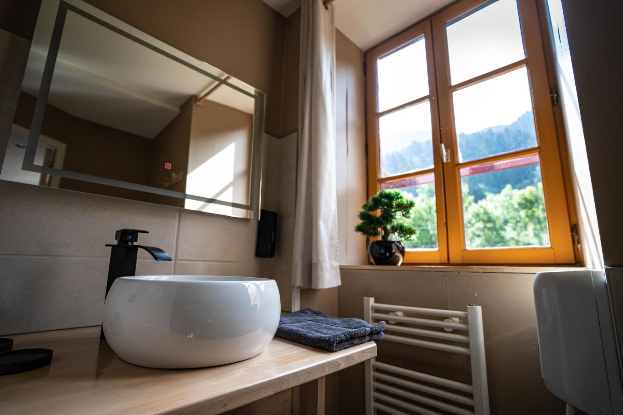 Gite Auberge Les Cascades Ла-Монжи Экстерьер фото