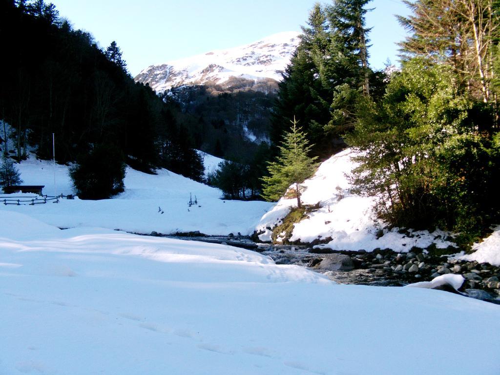 Gite Auberge Les Cascades Ла-Монжи Экстерьер фото