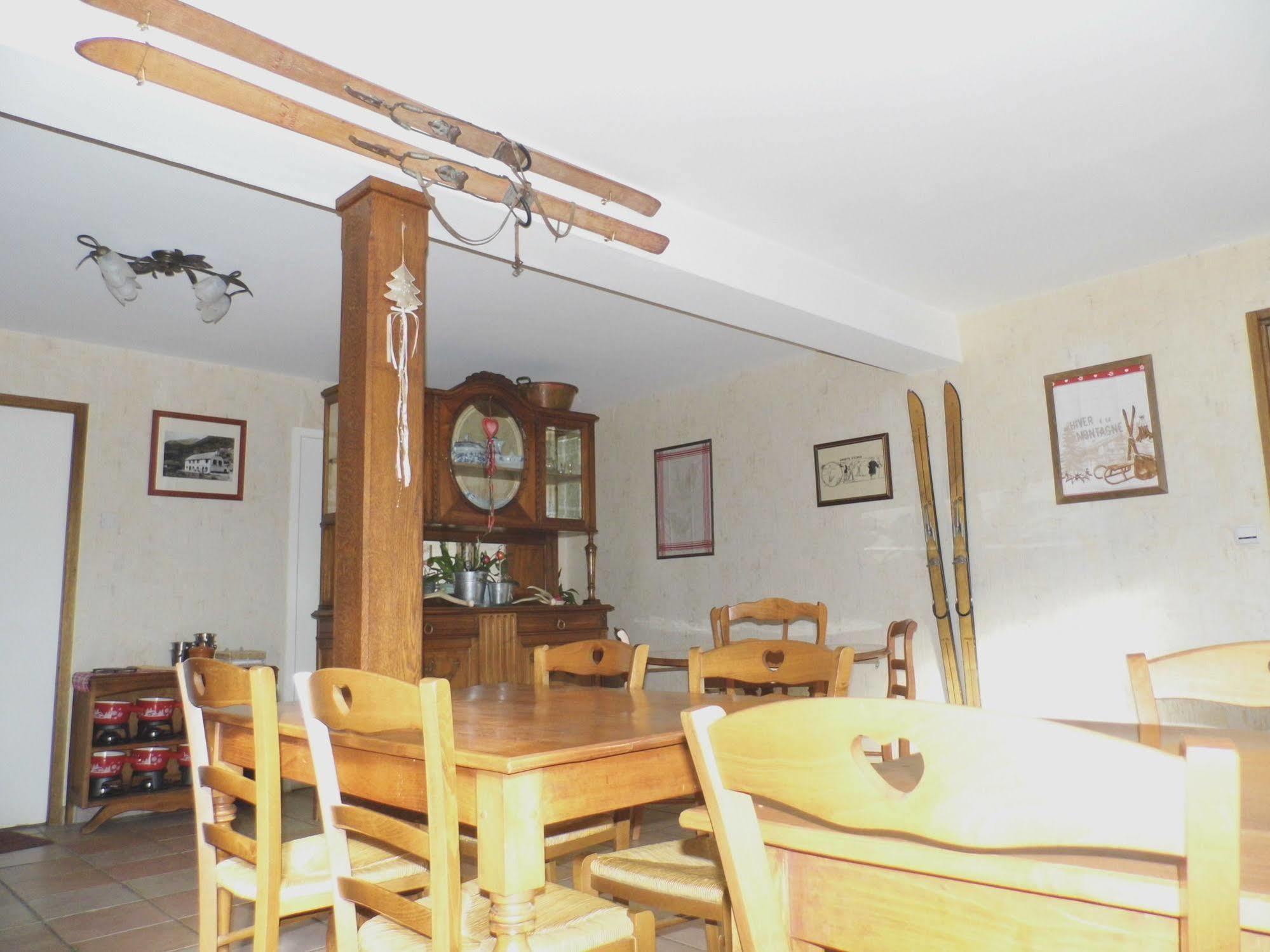 Gite Auberge Les Cascades Ла-Монжи Экстерьер фото