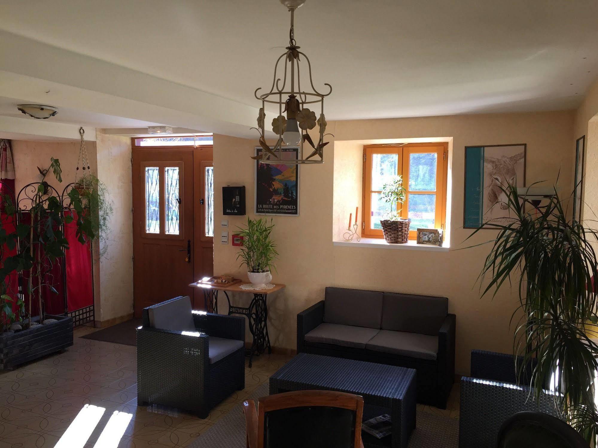Gite Auberge Les Cascades Ла-Монжи Экстерьер фото