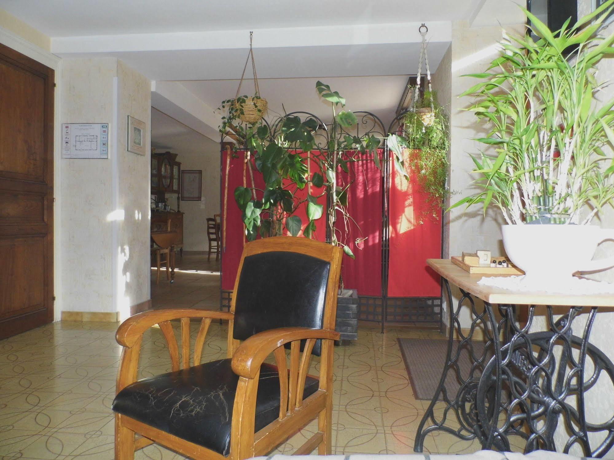 Gite Auberge Les Cascades Ла-Монжи Экстерьер фото